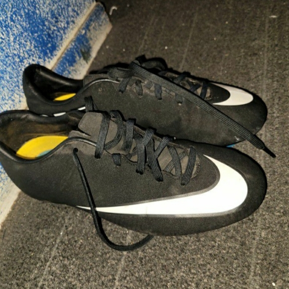 Soccer shoes cleats - Picture 2 of 4